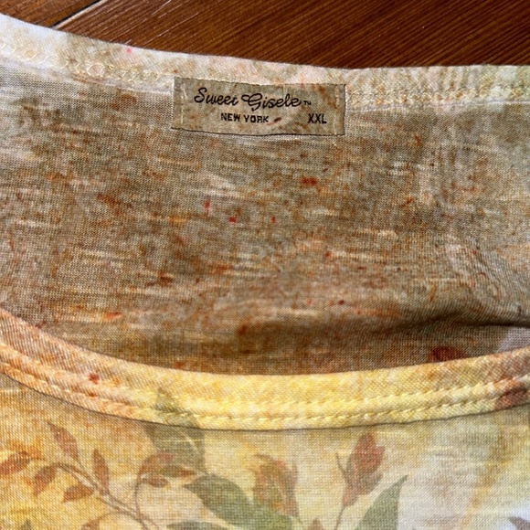 EUC- Graphic Tee Sweet Gisele San Antonio Day of the Dead Design - Picture 2 of 5